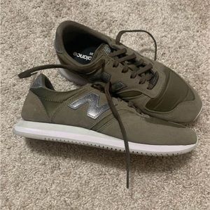 New Balance Women’s 420v2 Sneakers